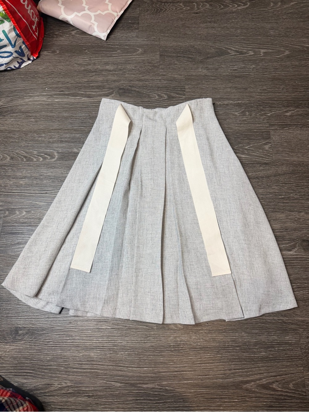 Vintage Mng Light Gray Pleated Skater Skirt with Cream Ribbon Accents